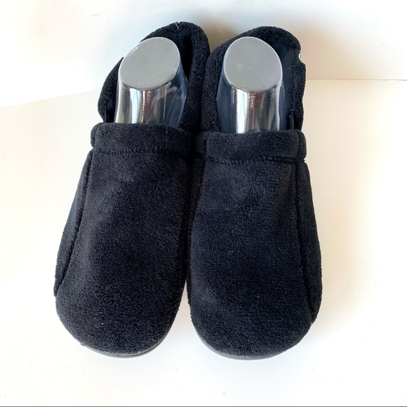 ISOTONER Furry Machine Washable Slippers—SZ. 11/12 - Picture 2 of 13